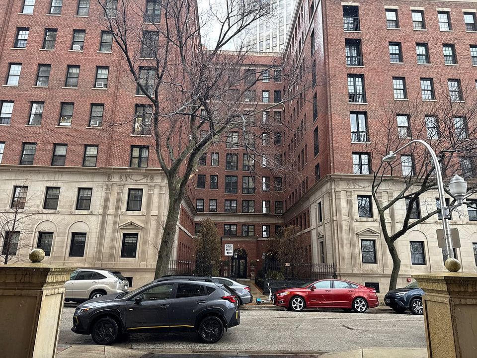 2nd image of 400 W Deming Pl APT 5K