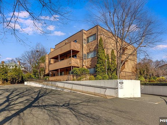2nd image of 971 Bloomfield Ave #12