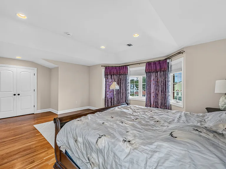 809 Edgewood Ln — Photo 16