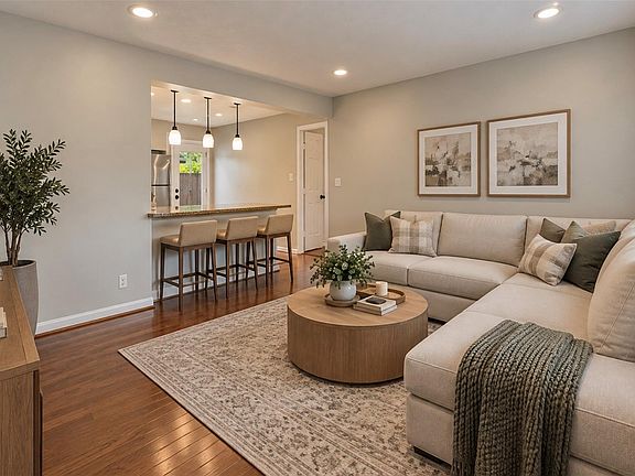 5th image of 9613 Westview Dr