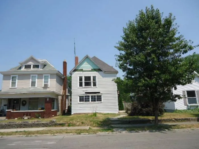 225 NW 3rd St photo 1