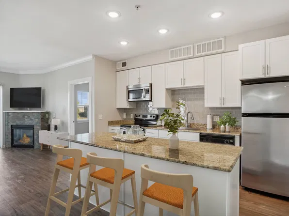 Lake Vista Apartments