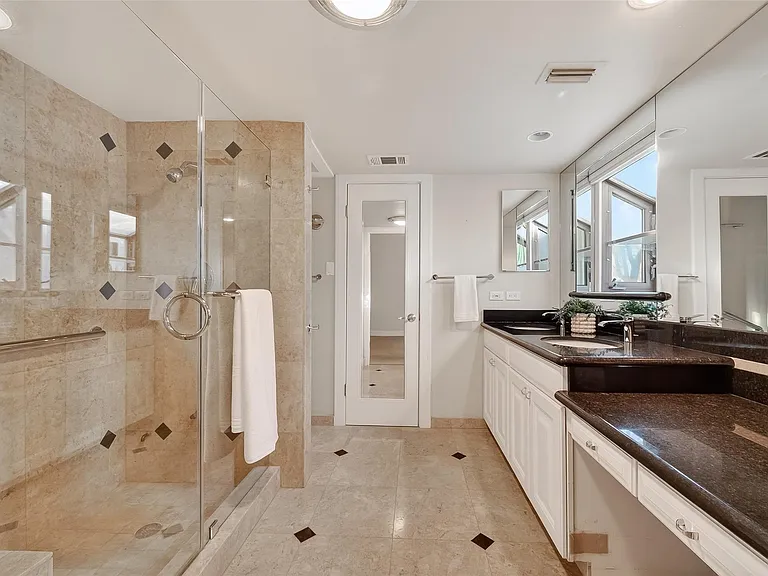 5338 Brownway St #B19 — Photo 6