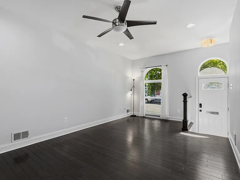 412 S East Ave — Photo 5