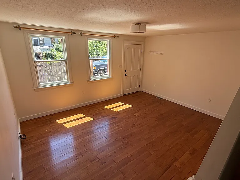 1240 Filson St — Photo 5