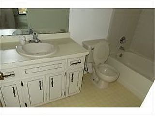 5th image of 160 W Towne Pl