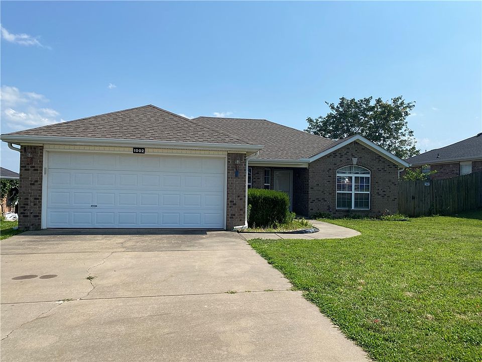 1st image of 1002 Applewood Cir