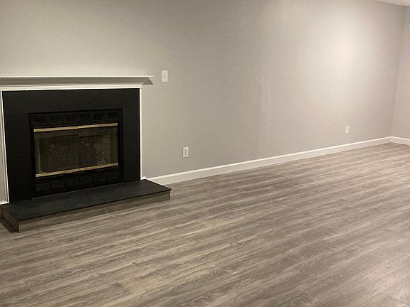 4th image of 716 Princess Ct