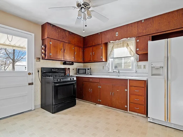 3241 S Harvey St — Photo 7