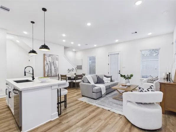 2726 Reynolds St, Houston, TX 77009
