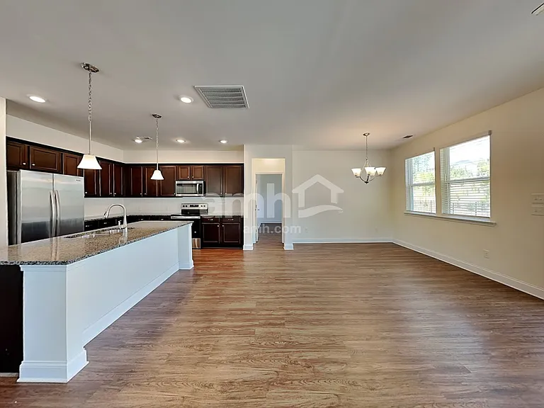 334 Elmhurst Dr — Photo 5