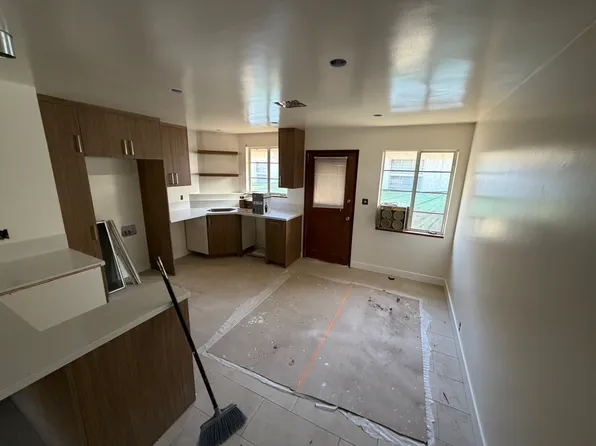 4143 Warner Blvd, Burbank, CA