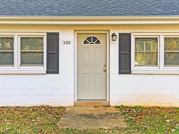 2nd image of 131 Oak Leaf Dr