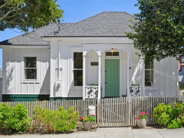219 Willow St, Pacific Grove, CA 93950