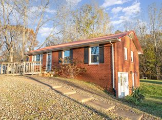 3166 N Hinton Rd, Clarksville, TN 37043