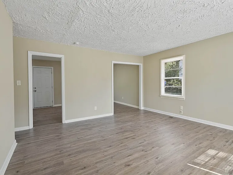 709 Shambrey St — Photo 9