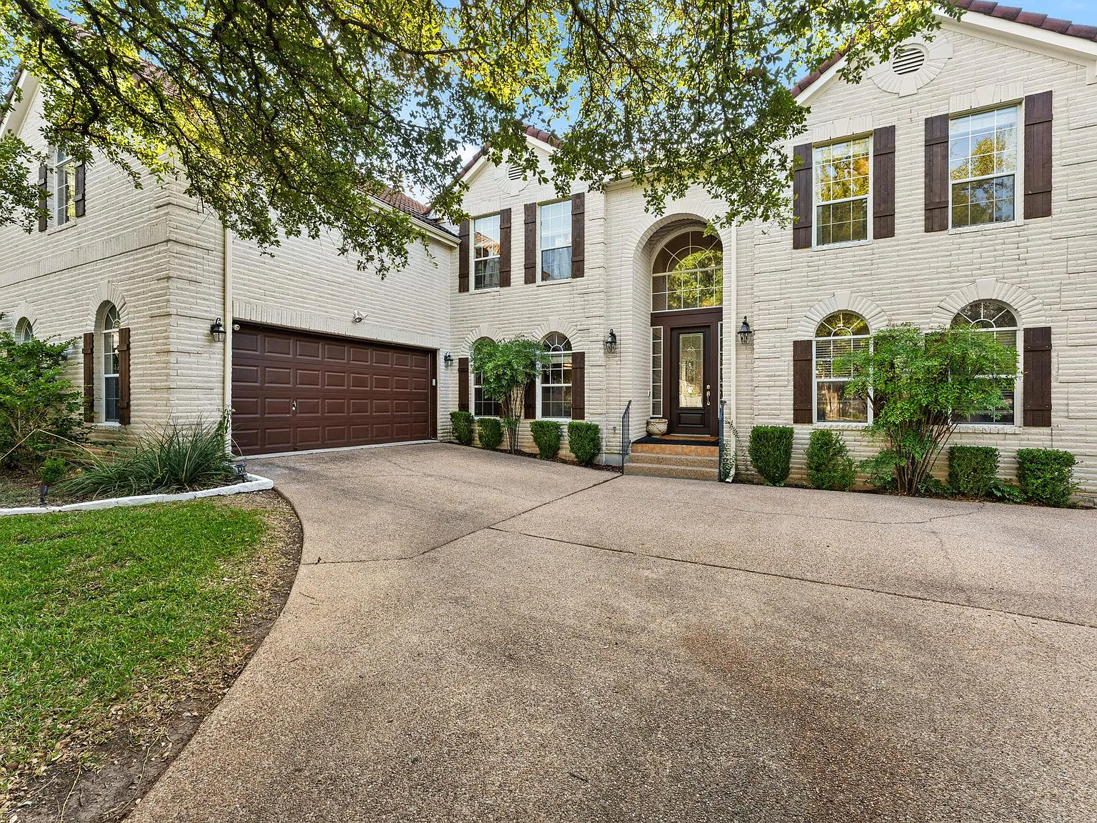 5 bed, 4.5 bath, 5061 sqft, $7,250 — Photo 3