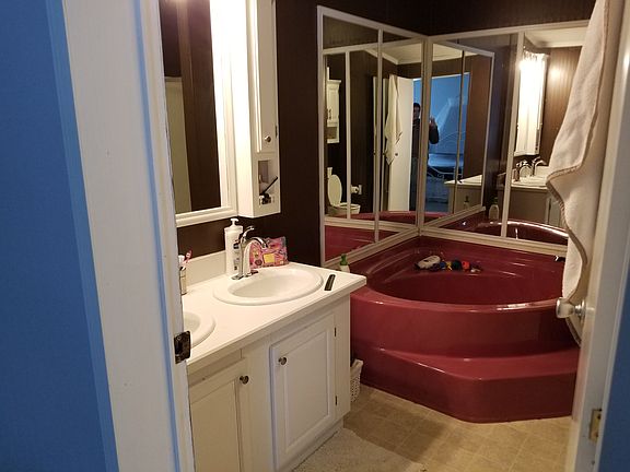Master bathroom 