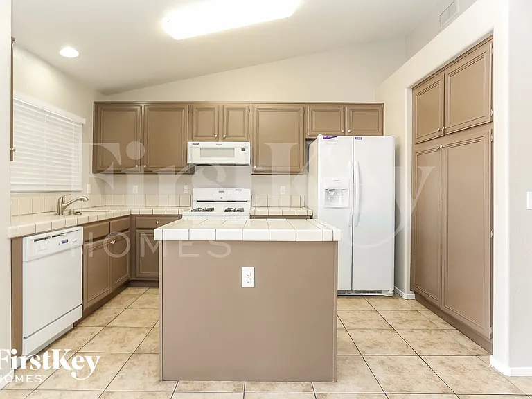 2713 Morning Rain St — Photo 4