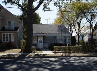 26204 82nd Ave, Glen Oaks, NY 11004