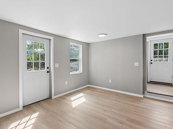 4th image of 498 Washington Street