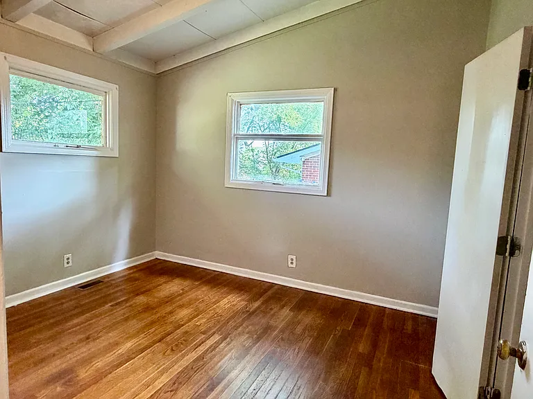 225 Londonderry Dr — Photo 9
