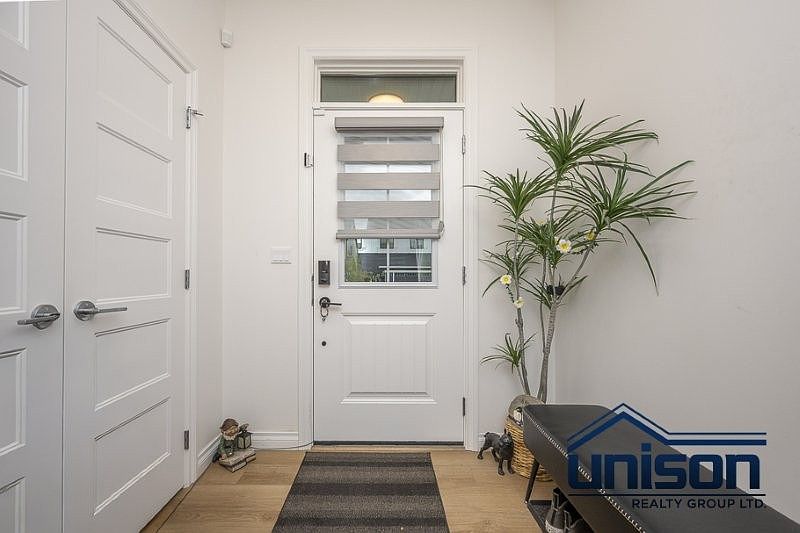1st image of 61 Willow Grn SW