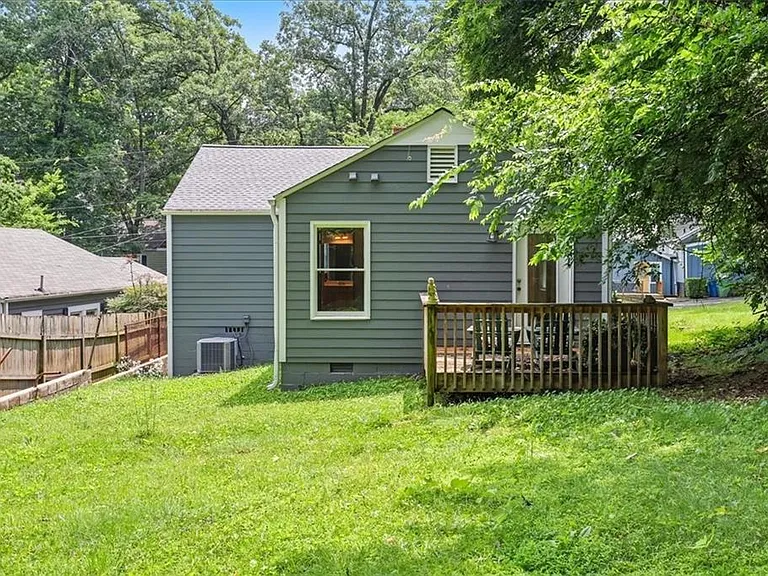 1464 Hawthorne Ave NW — Photo 35