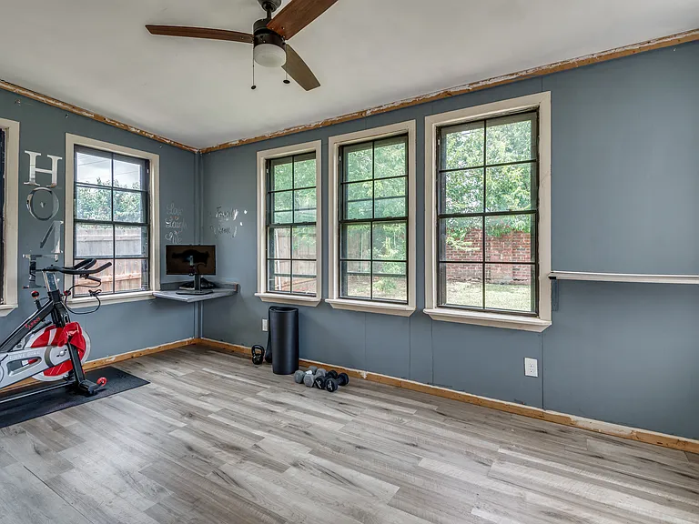 817 Pryor Dr — Photo 14