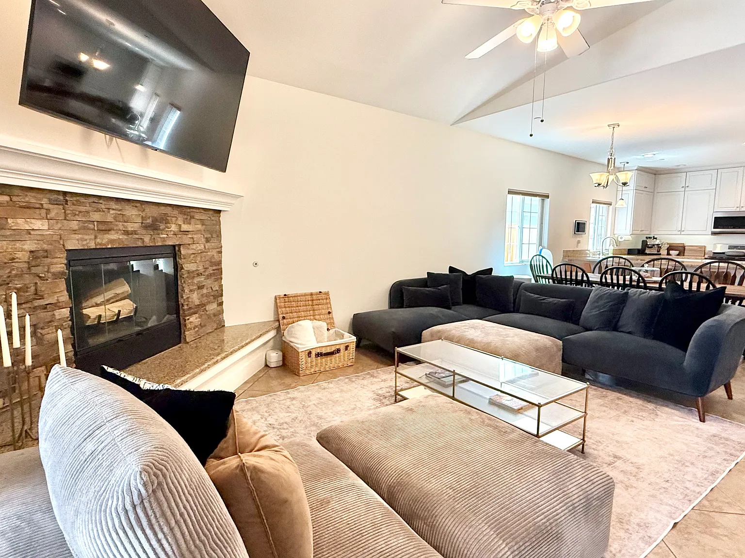 4 bed, 2.5 bath, 2058 sqft, $4,950 — Photo 4