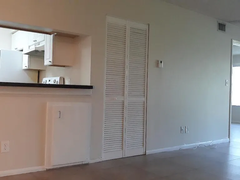 1081 Coral Club Dr — Photo 16