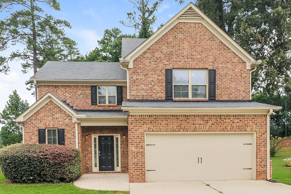 4 bed, 2.5 bath, 2570 sqft, $2,685 — Photo 1