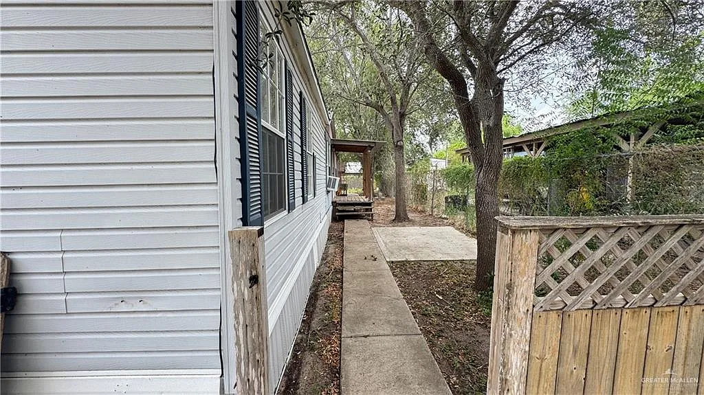 4 bed, 2.0 bath, 1456 sqft, $1,200 — Photo 3
