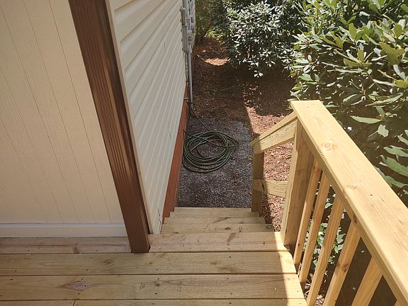 2nd image of 32 Sams Branch Rd