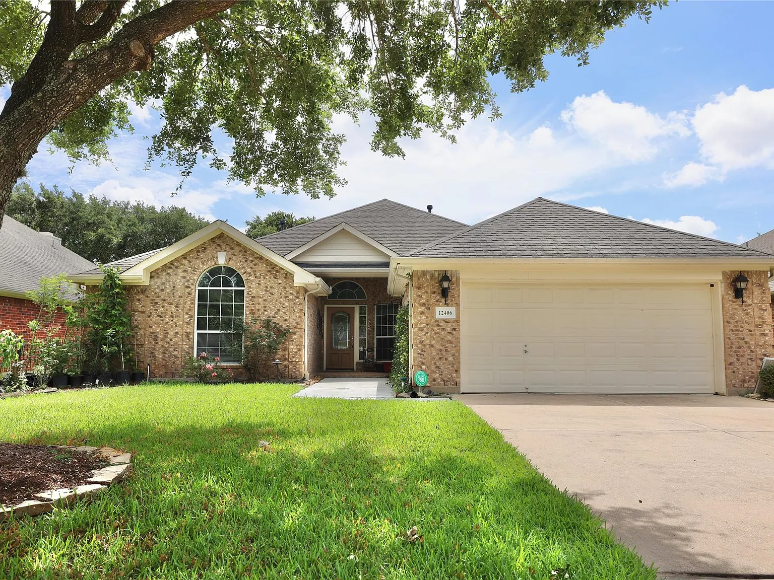 4 bed, 2218 sqft, $2,550 — Photo 1