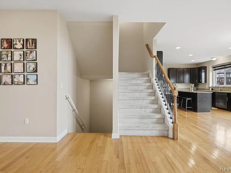 1114 Wales Dr — Photo 17