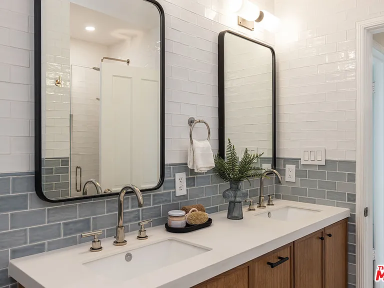 3544 Gardenia Ave — Photo 40