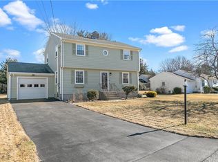 7 Champlin Ter, Middletown, RI 02842