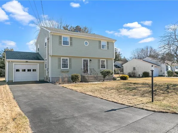 7 Champlin Ter, Middletown, RI 02842