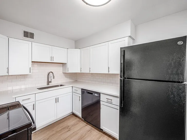 593 Riverview Dr #F — Photo 12