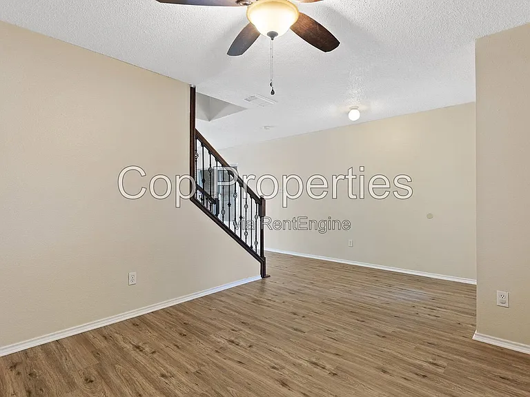 8118 Stagwood Hl — Photo 15