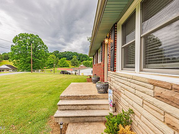 3rd image of 1115 Qualls Rd
