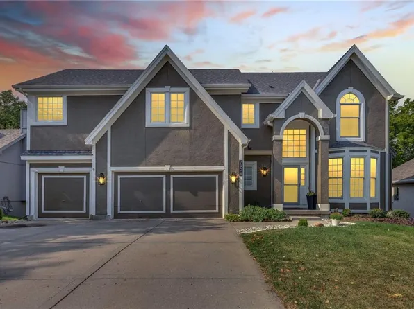 7904 NW Waukomis Dr, Kansas City, MO 64151