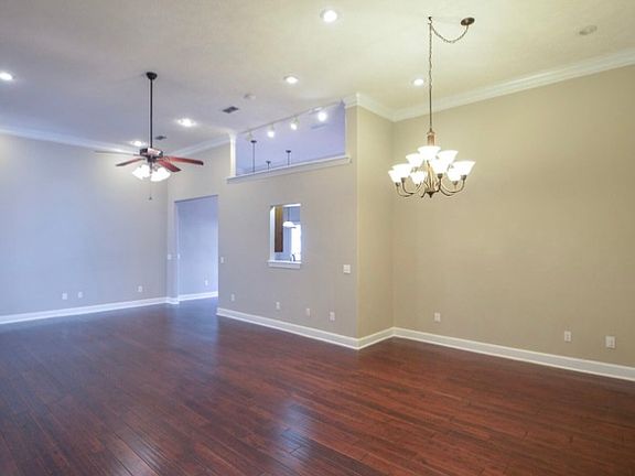 3rd image of 318 Leigh Ln