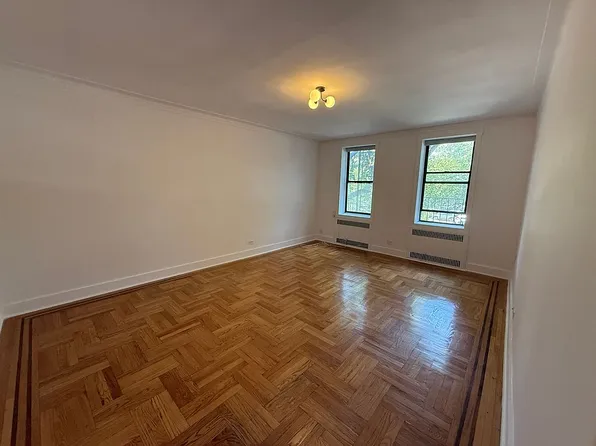 240 Ocean Pkwy APT 2D, Brooklyn, NY 11218