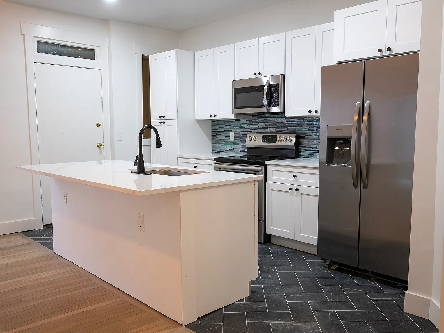 200 W 36th Street — Photo 3