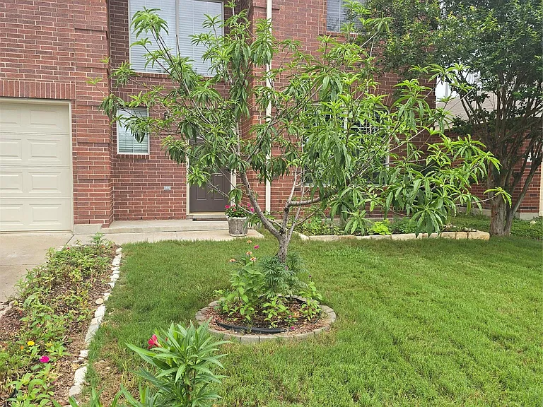 203 Pheasant Trl — Photo 1