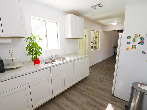 5th image of 55725 Amethyst Dr