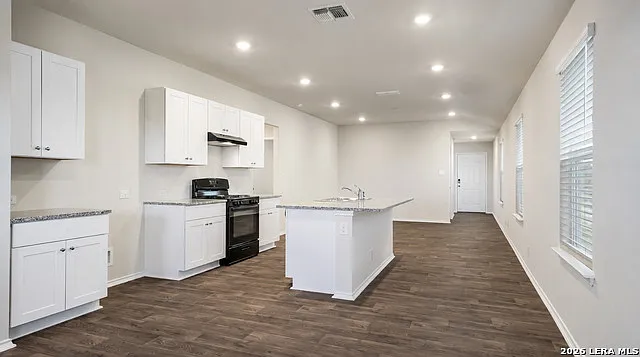 3 bed, 2.0 bath, 1393 sqft, $1,800 — Photo 3