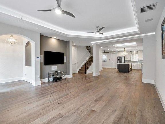 4th image of 122 SE 6th Avenue #4